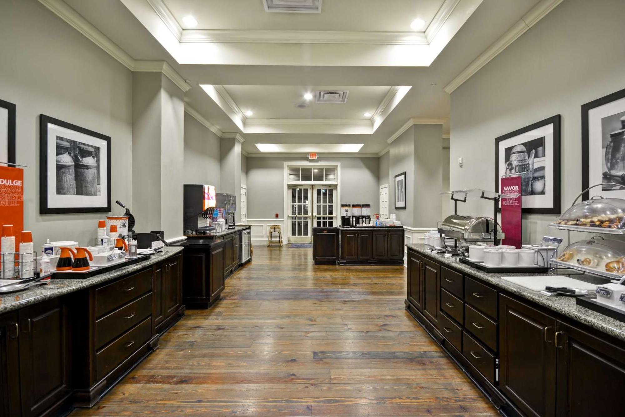 Hampton Inn & Suites Savannah Historic District Екстериор снимка